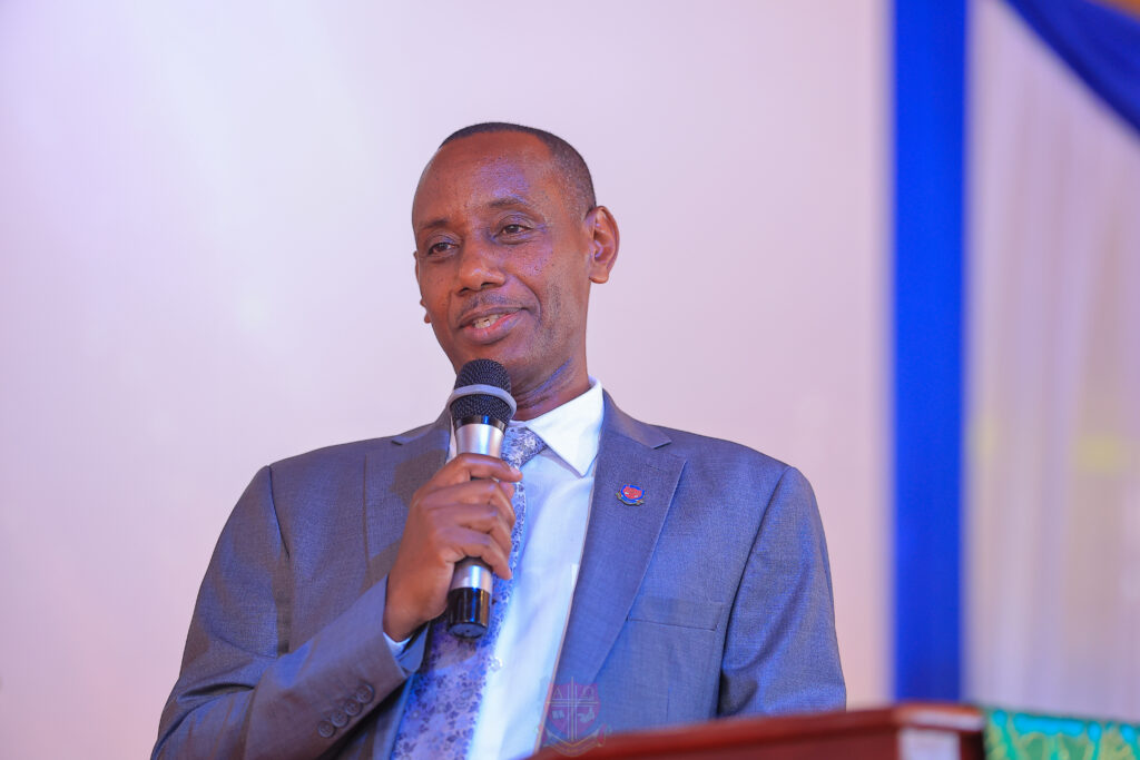 UCU VC addressing graduands during the commissioning service